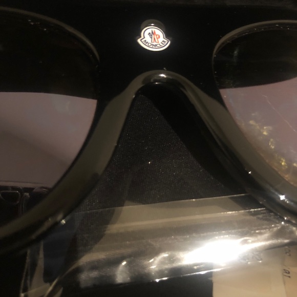 MONCLER Aviator Sunglasses ๐ถ - Picture 3 of 6